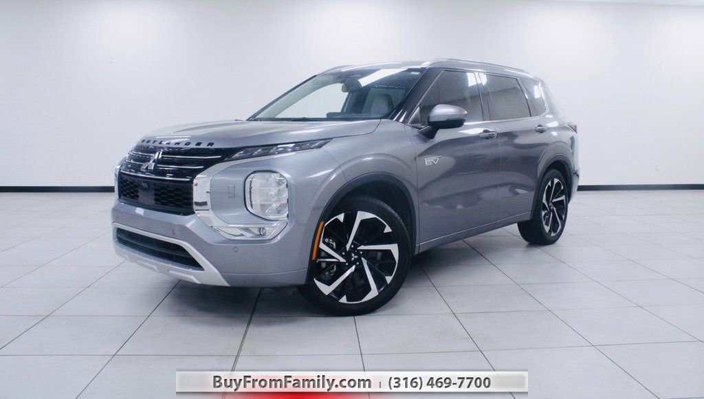 Used 2023 Mitsubishi Outlander SEL image 1