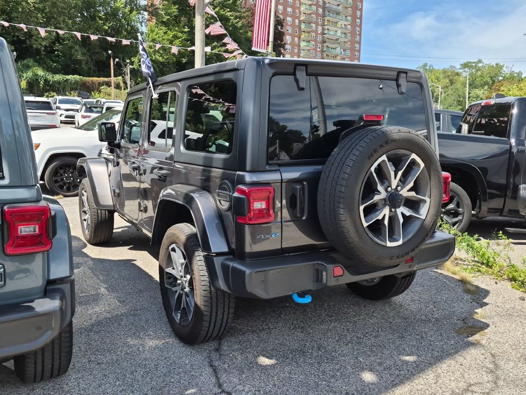 Used 2024 Jeep Wrangler Unlimited w/ Convenience Group AWD/4WD image 6