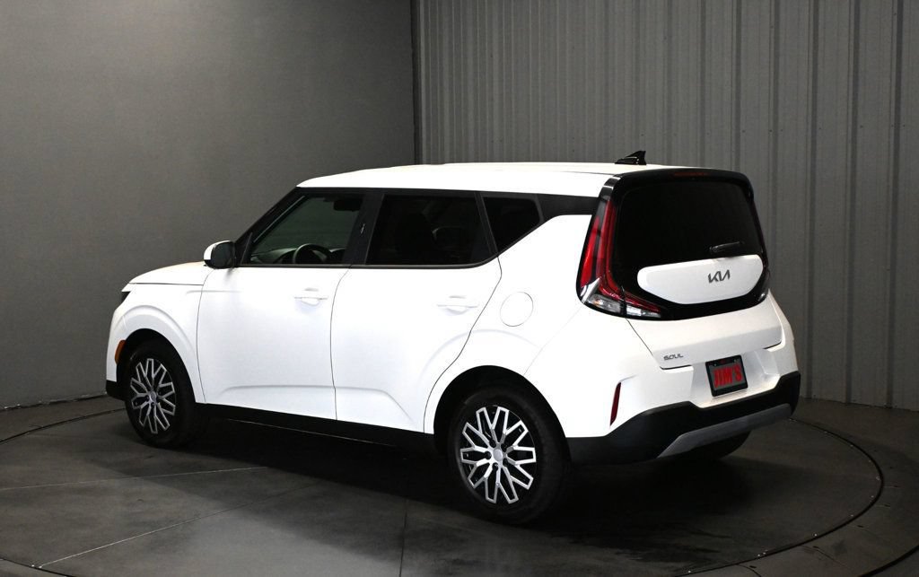 Used 2024 Kia Soul LX FWD image 7