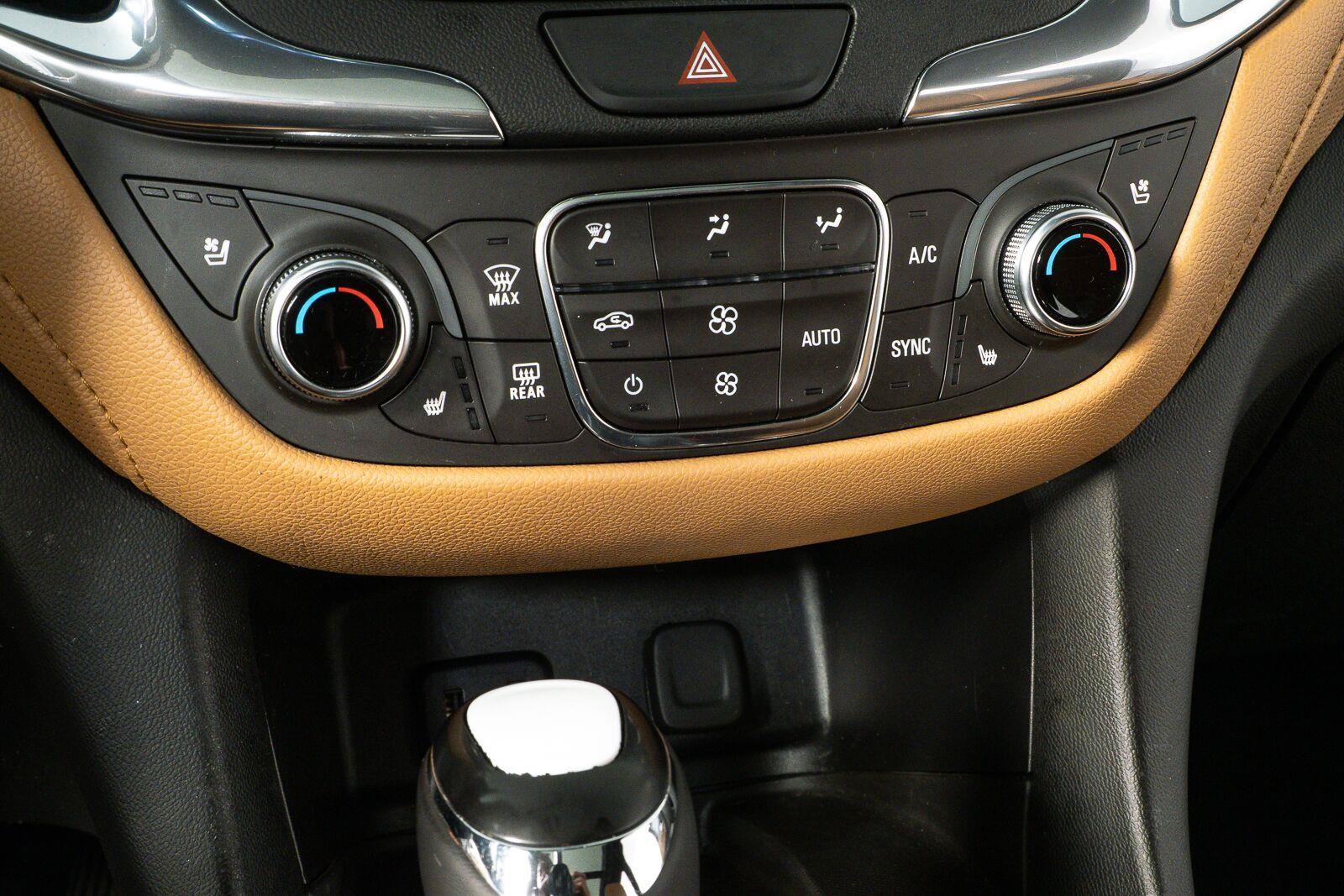 Used 2018 Chevrolet Equinox Premier FWD image 16