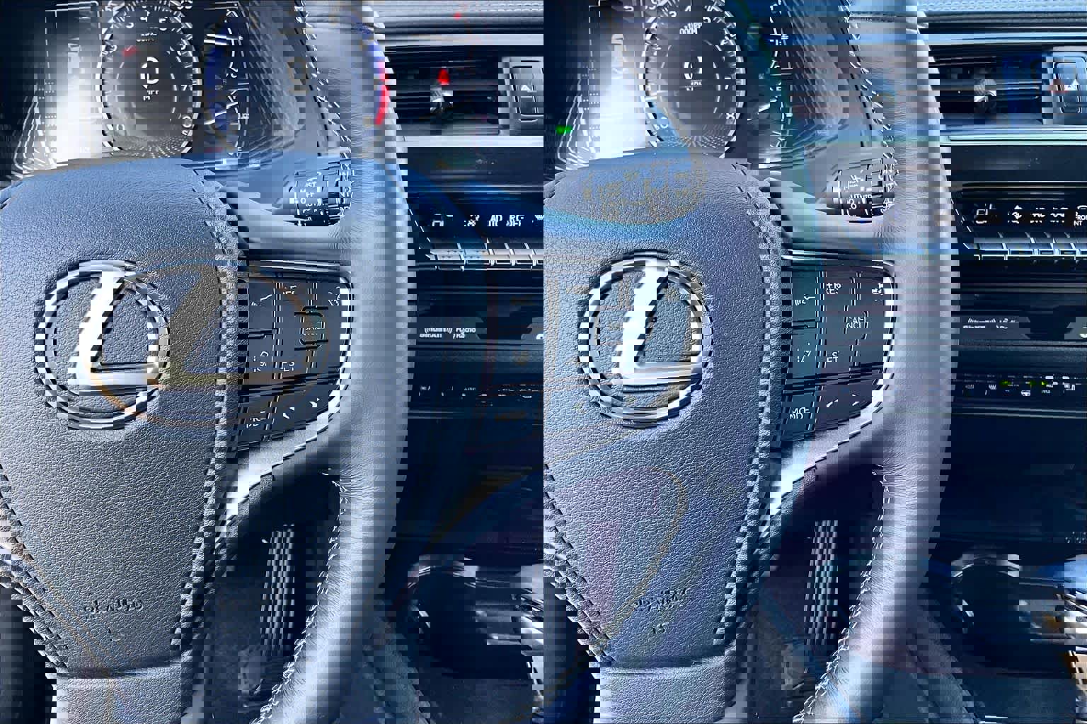 Used 2020 Lexus UX 200 w/ Premium Package image 23