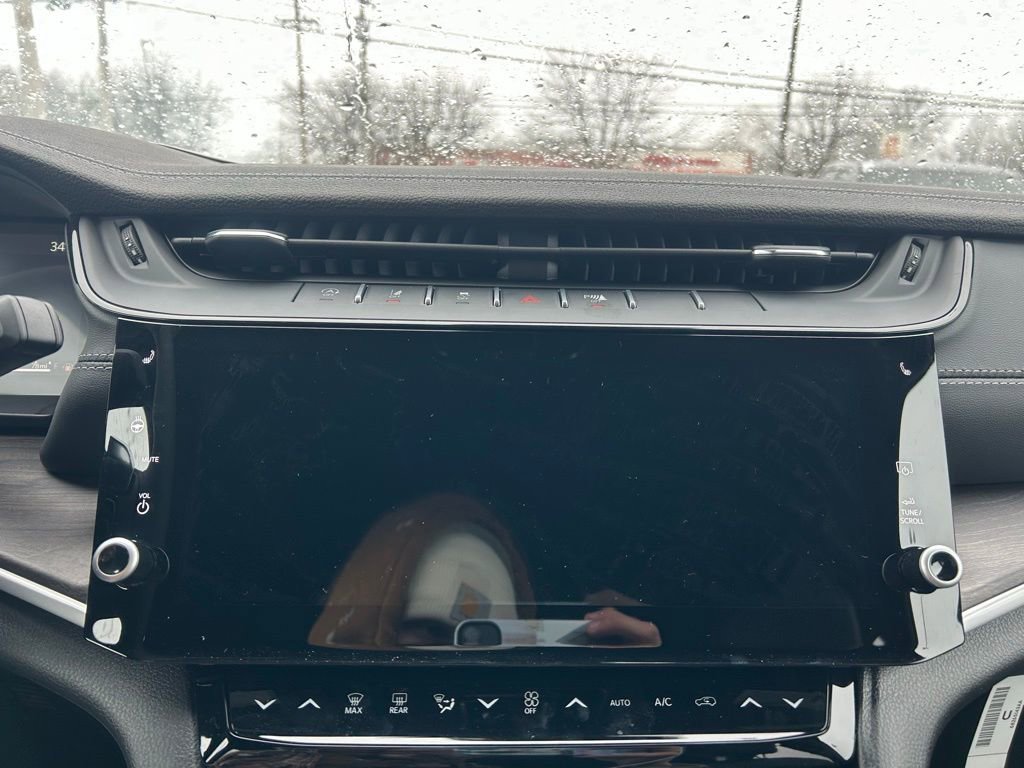 New 2026 Jeep Grand Cherokee Altitude image 21