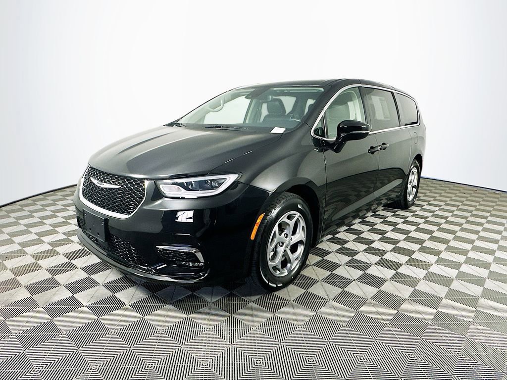 Certified 2024 Chrysler Pacifica Limited image 5