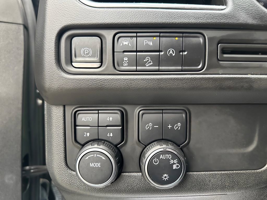 Used 2023 Chevrolet Suburban Premier image 26