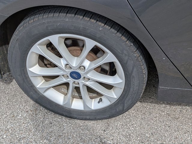 Used 2020 Ford Fusion SE FWD image 8