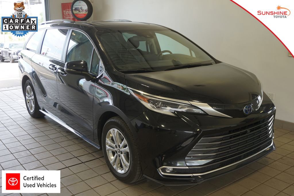 Used 2022 Toyota Sienna Platinum AWD/4WD image 1