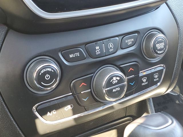 Used 2019 Jeep Cherokee Limited image 20