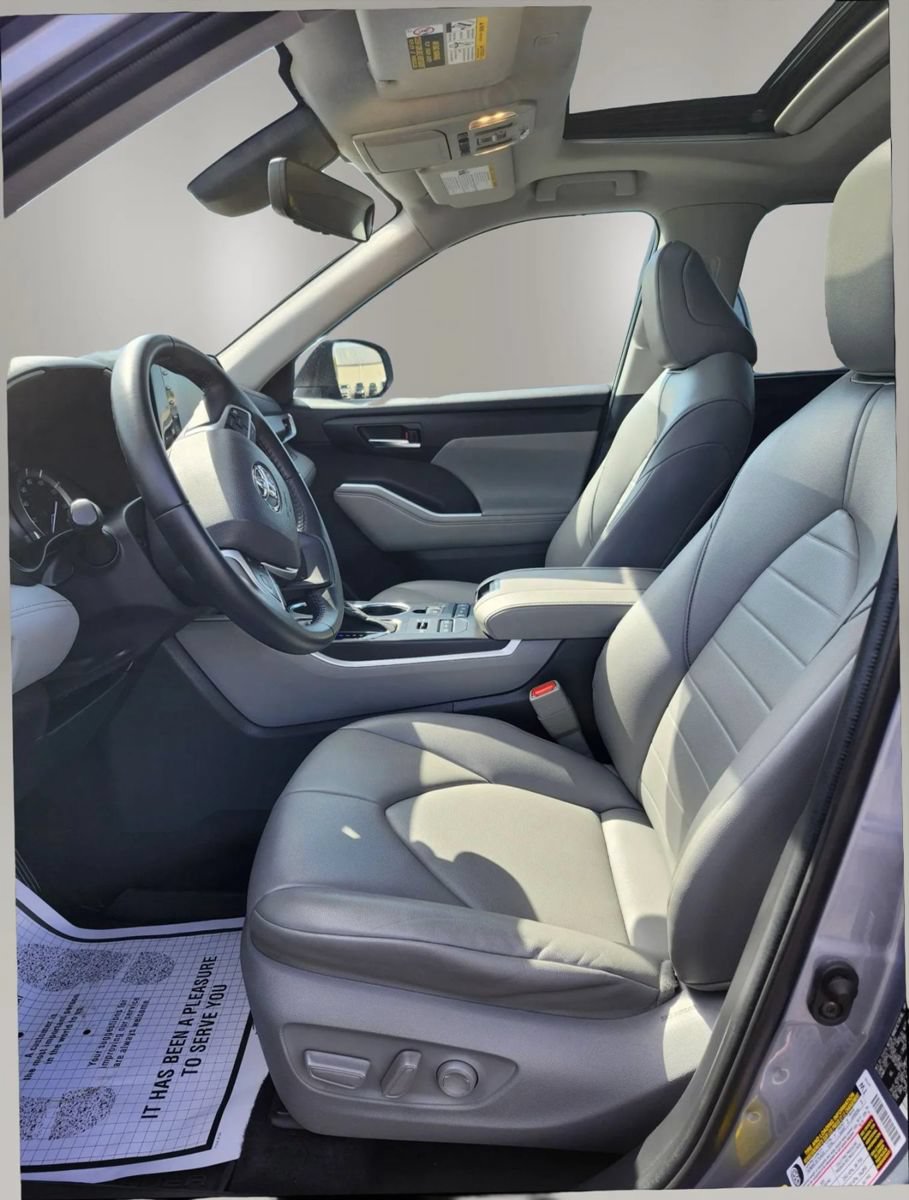 Used 2022 Toyota Highlander XLE AWD/4WD image 13