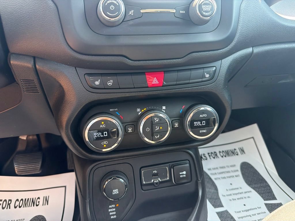Used 2017 Jeep Renegade Latitude w/ Popular Equipment Group AWD/4WD image 30