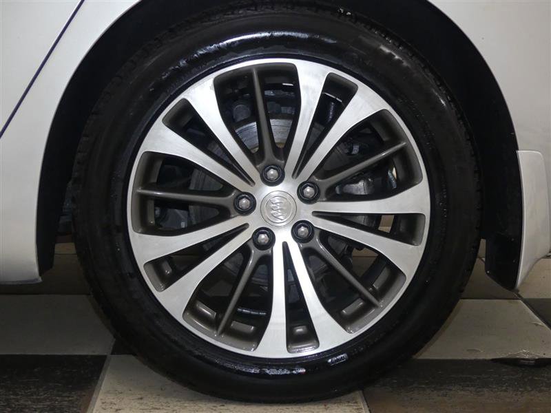 Used 2017 Buick LaCrosse Preferred image 33