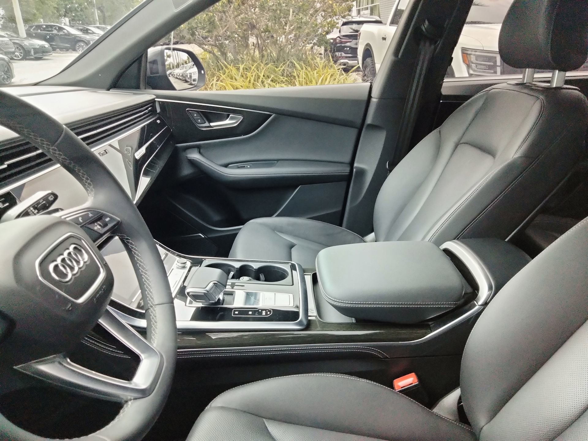 Used 2023 Audi Q8 Prestige w/ Prestige Package image 7