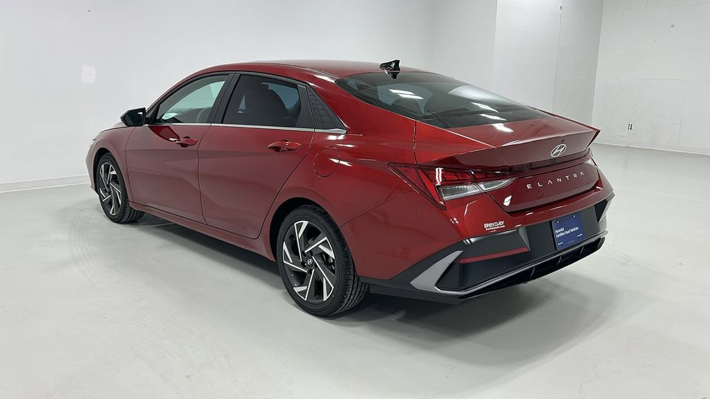 Certified 2024 Hyundai Elantra SEL w/ Convenience Package image 3