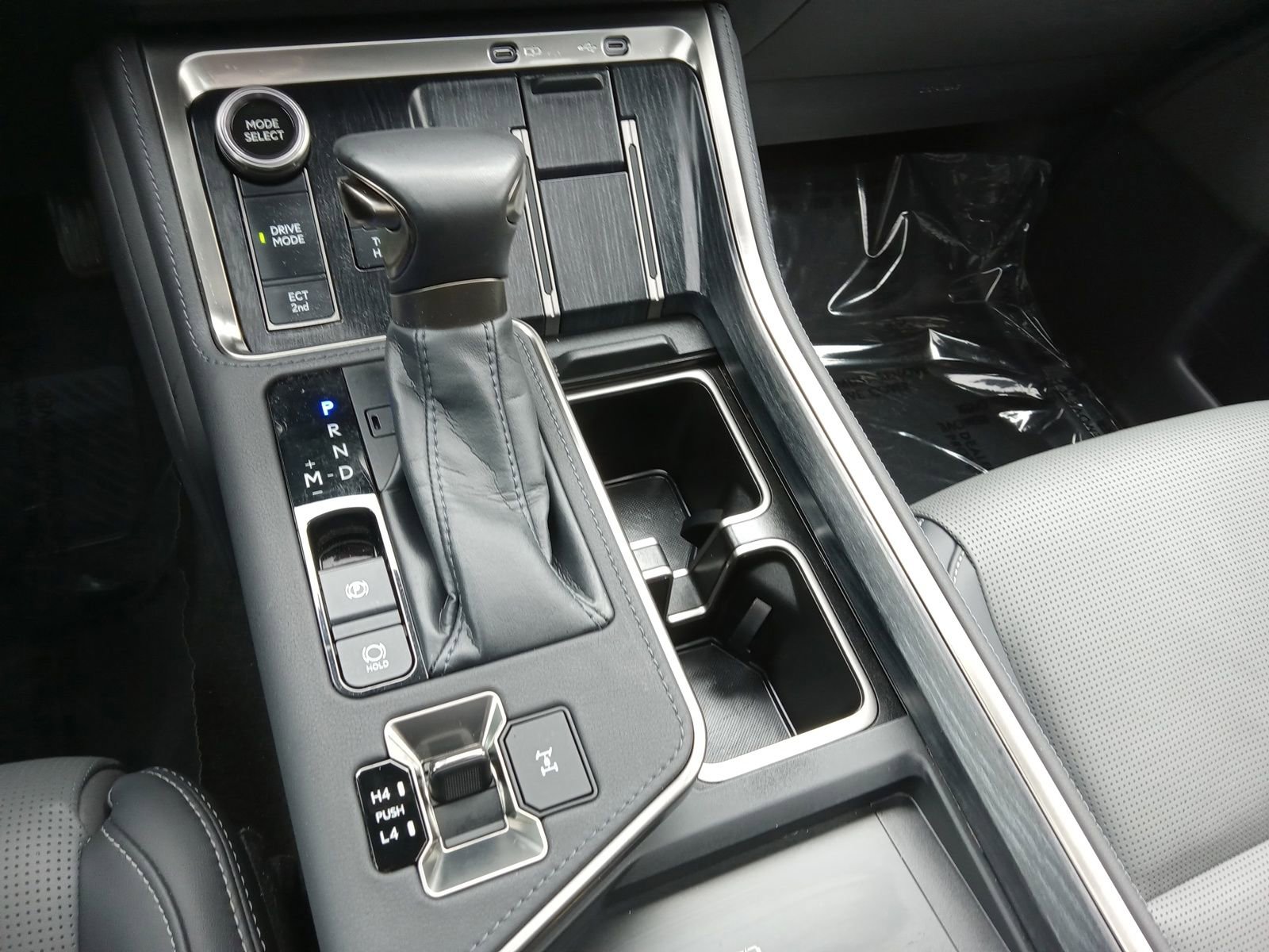 Used 2024 Lexus GX 550 w/ Accessory Package (Z1) image 19