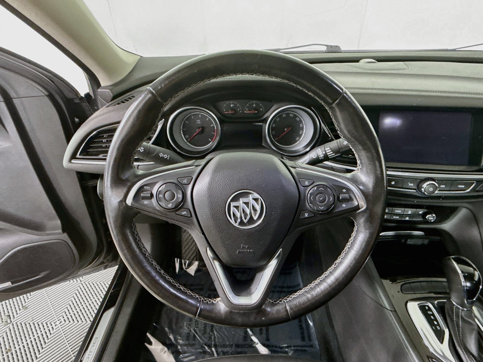 Used 2018 Buick Regal Essence w/ Sights and Sounds Package AWD/4WD image 14