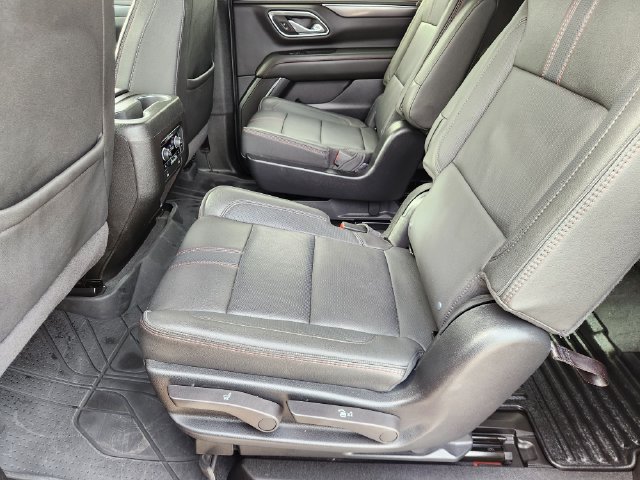 Used 2024 Chevrolet Suburban RST w/ Luxury Package RWD image 30