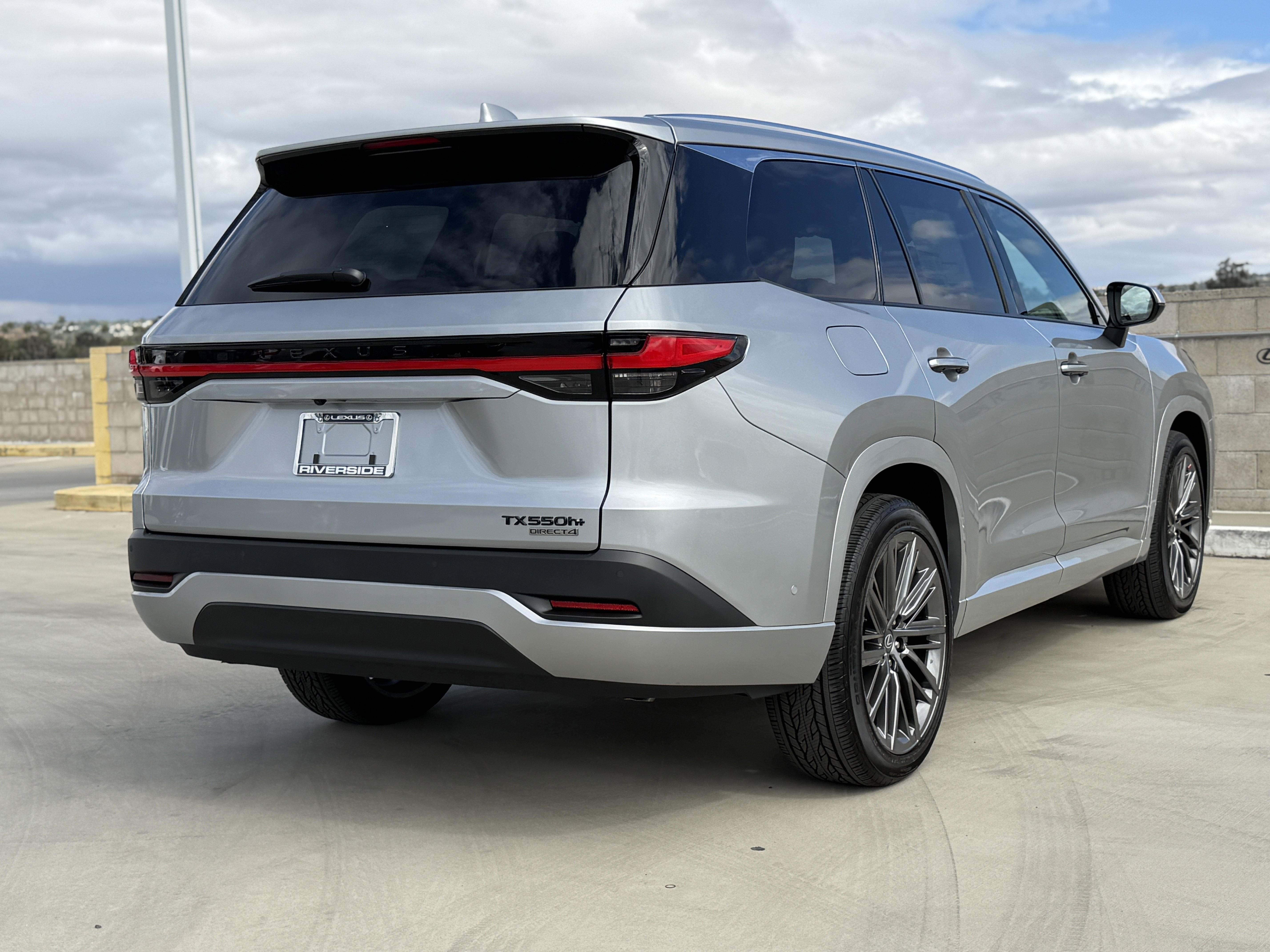 New 2026 Lexus TX 550h AWD Plug-In Hybrid image 10