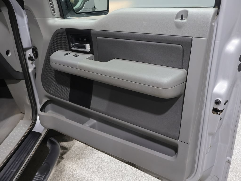 Used 2005 Ford F150 XLT AWD/4WD image 23