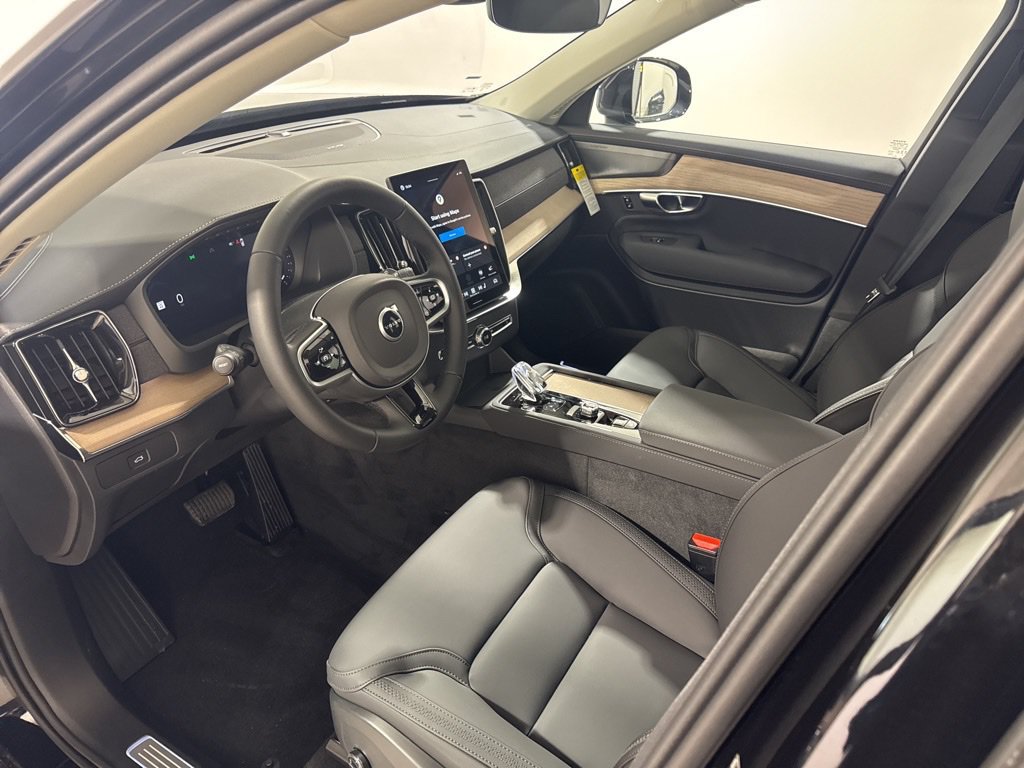 New 2026 Volvo XC90 B6 Plus w/ Protection Package Premier AWD/4WD image 18