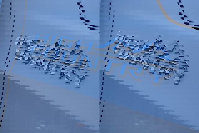 Used 2021 Chevrolet Suburban High Country image 19