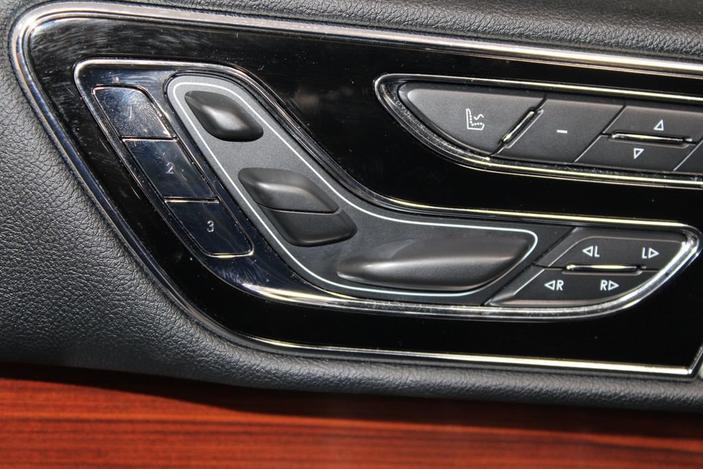 Used 2020 Lincoln Navigator L Reserve w/ Luxury Package AWD/4WD image 17