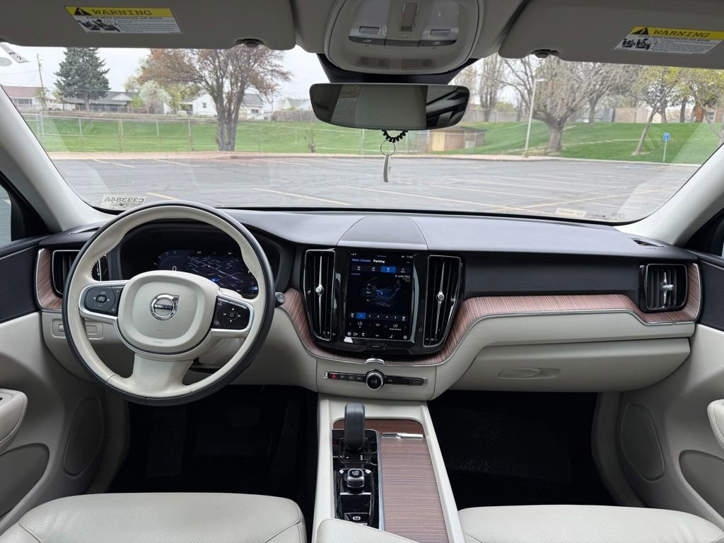 Used 2022 Volvo XC60 B5 Momentum w/ Advanced Package image 11