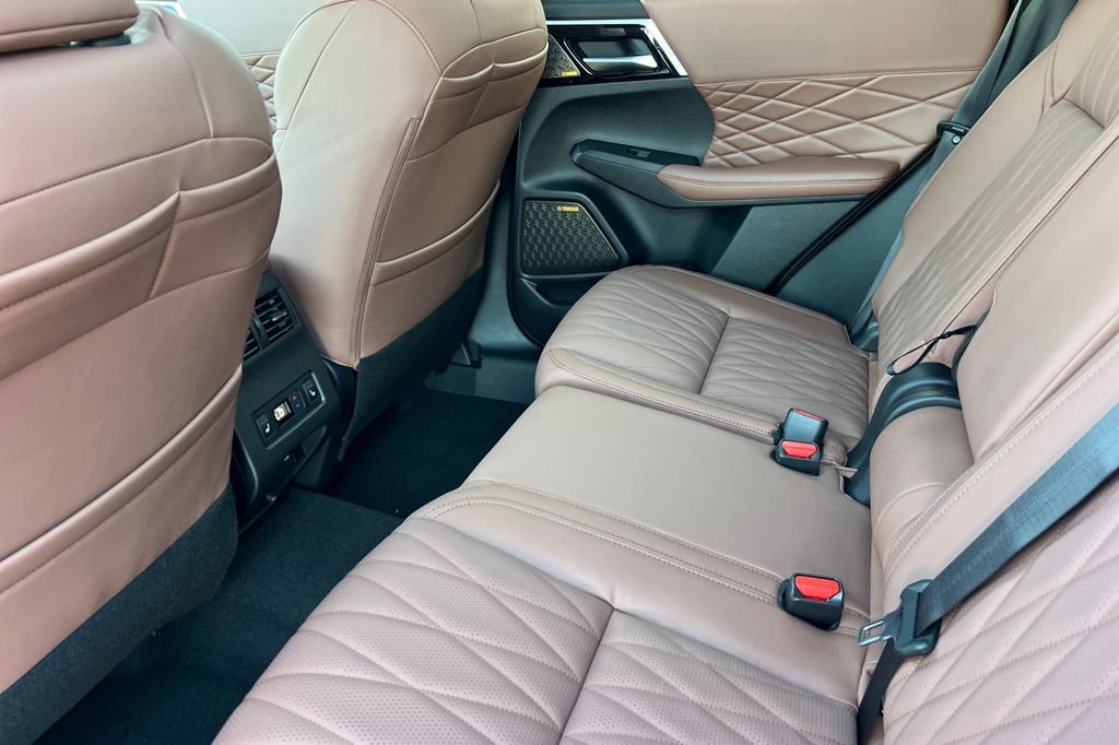 New 2026 Mitsubishi Outlander SEL image 13