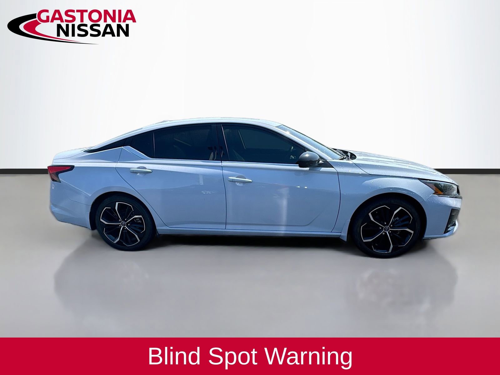 Used 2024 Nissan Altima 2.5 SR w/ SR Premium Package FWD image 10