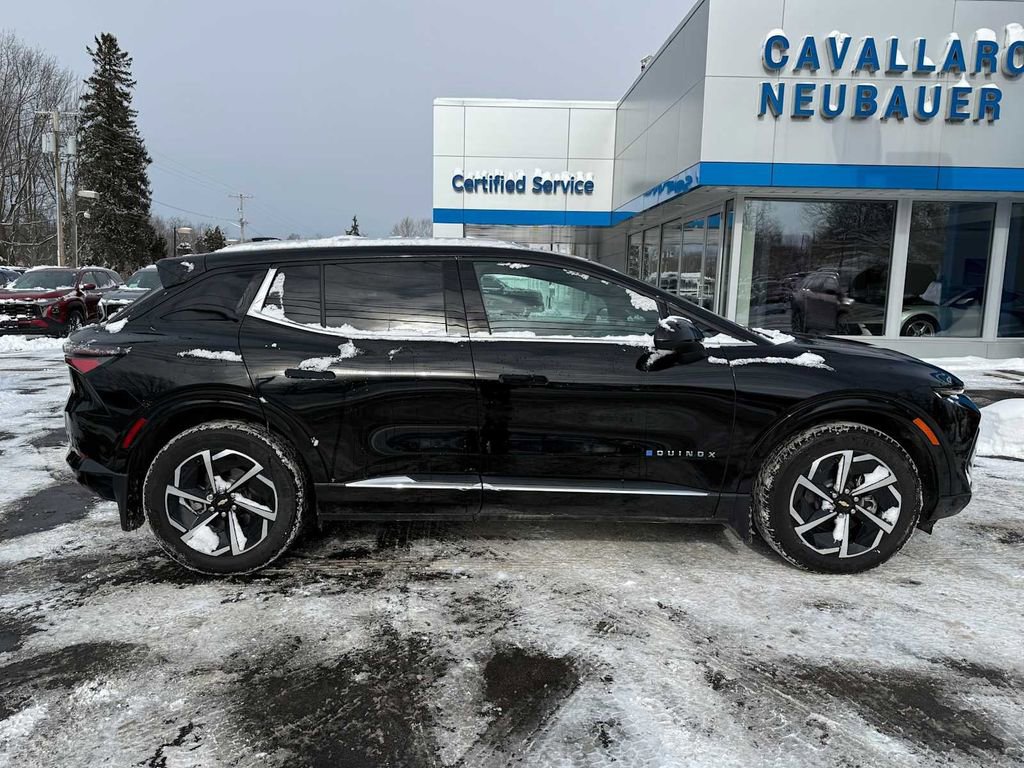 Used 2025 Chevrolet Equinox EV LT w/ Convenience Package image 4