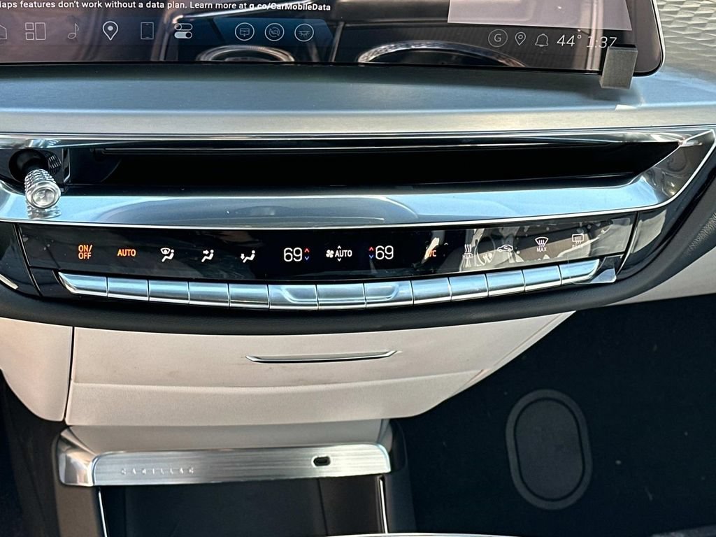 New 2025 Cadillac Lyriq Luxury AWD/4WD image 13