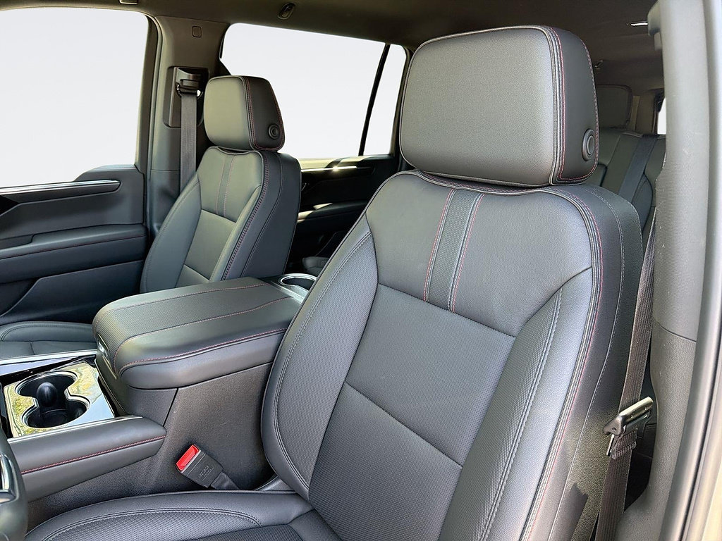 Used 2026 Chevrolet Suburban RST RWD image 22