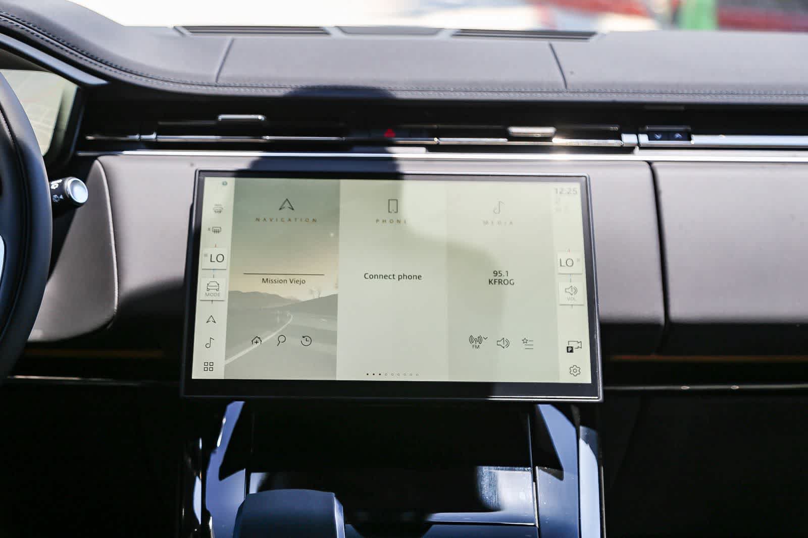 New 2026 Land Rover Range Rover Sport SE AWD/4WD image 13