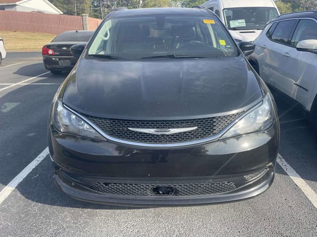 Used 2021 Chrysler Voyager Lxi image 2