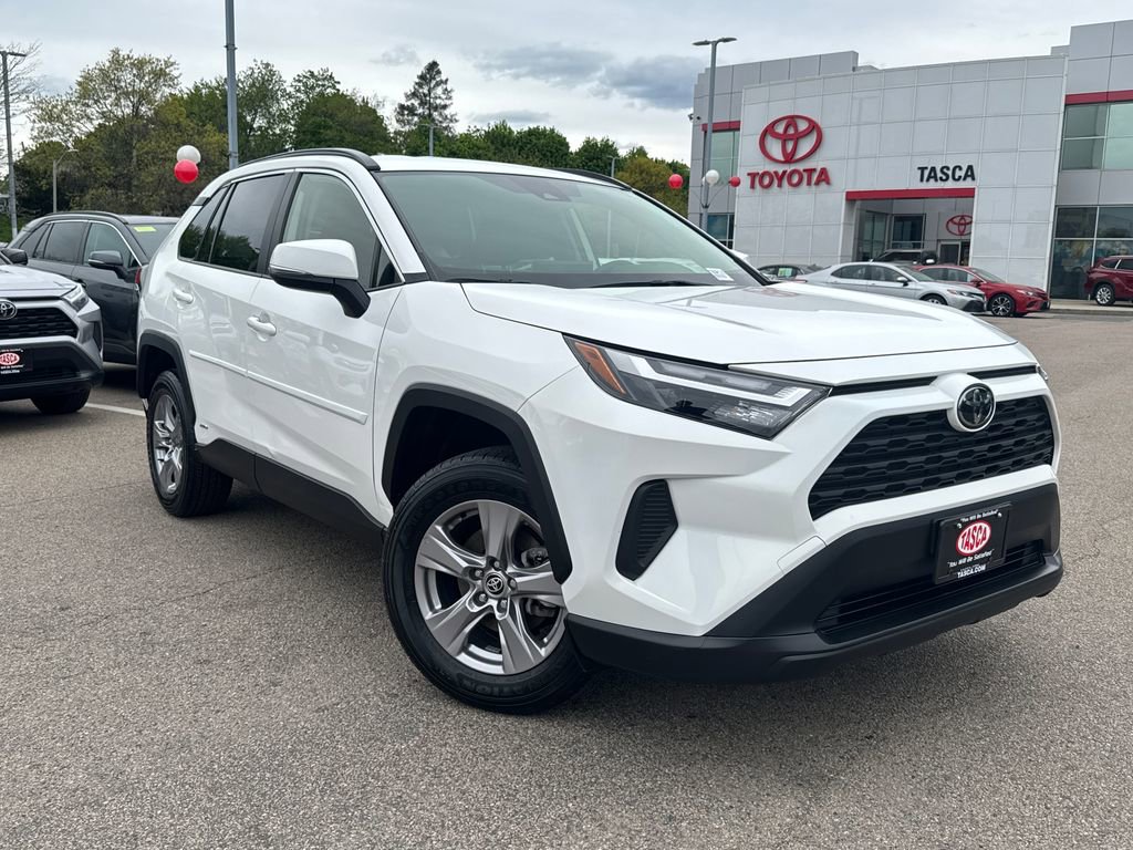 Used 2025 Toyota RAV4 XLE AWD/4WD image 1