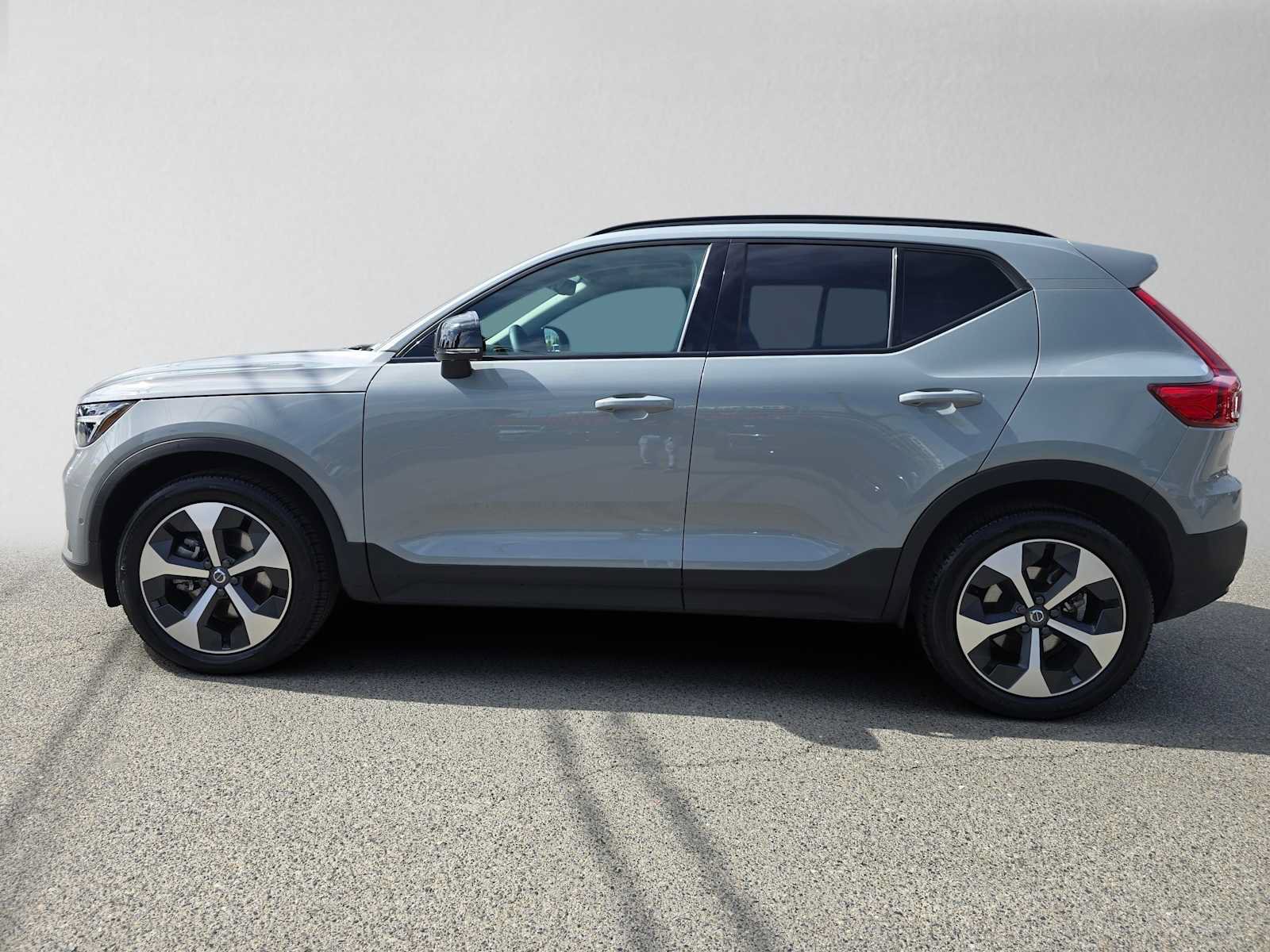 Used 2026 Volvo XC40 B5 Plus w/ Protection Package Premier AWD/4WD image 6