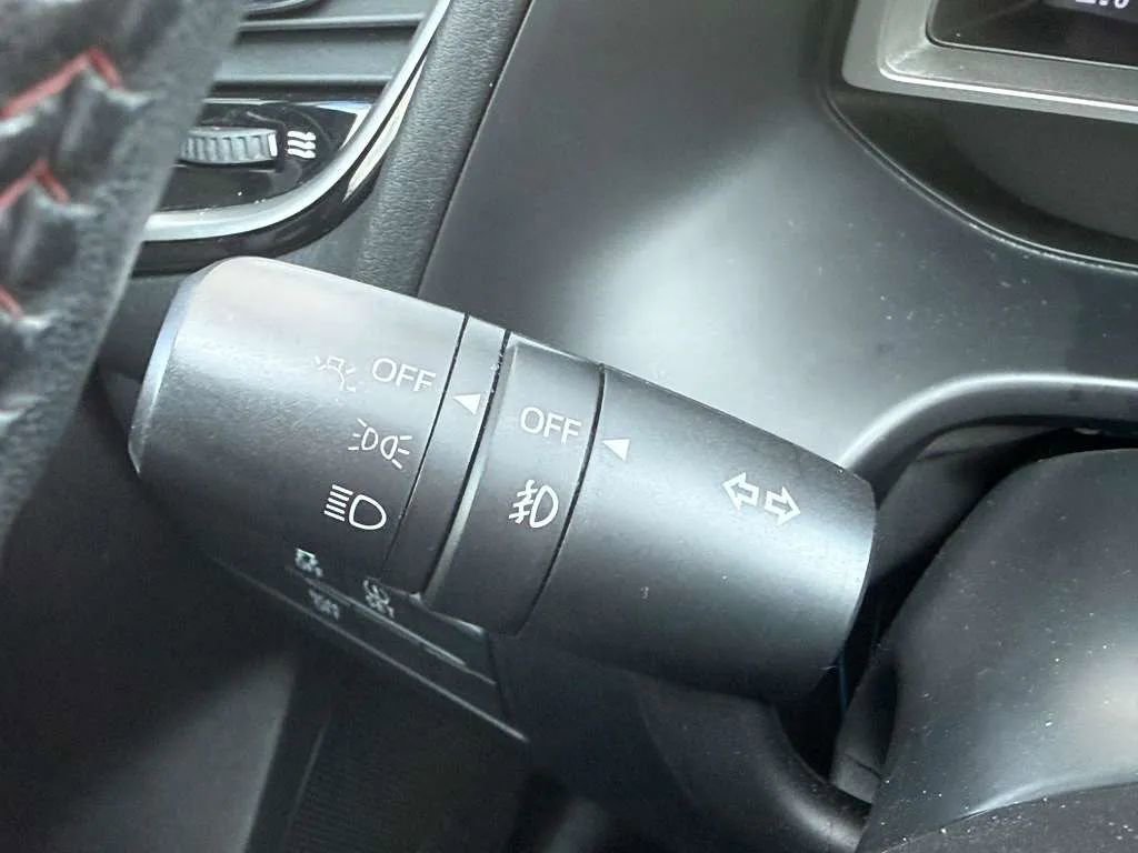 Used 2015 MAZDA MAZDA3 i Grand Touring image 16