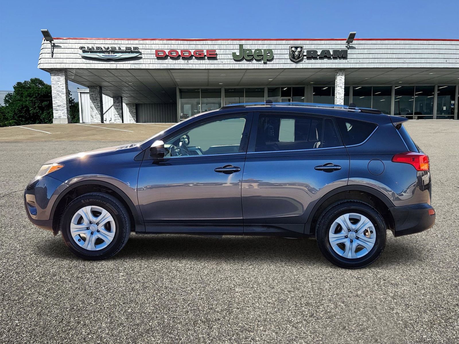 Used 2013 Toyota RAV4 LE image 3
