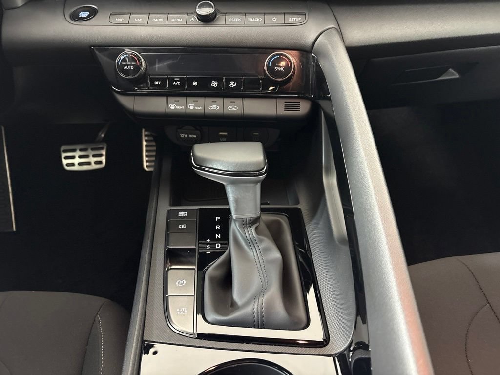 Certified 2025 Hyundai Elantra SEL FWD image 23