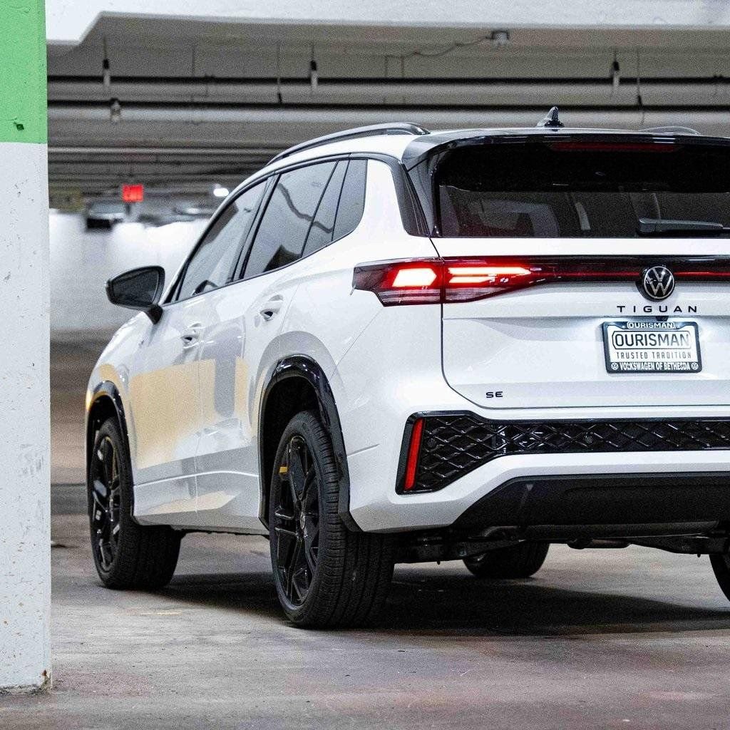 New 2026 Volkswagen Tiguan SE R-Line image 5