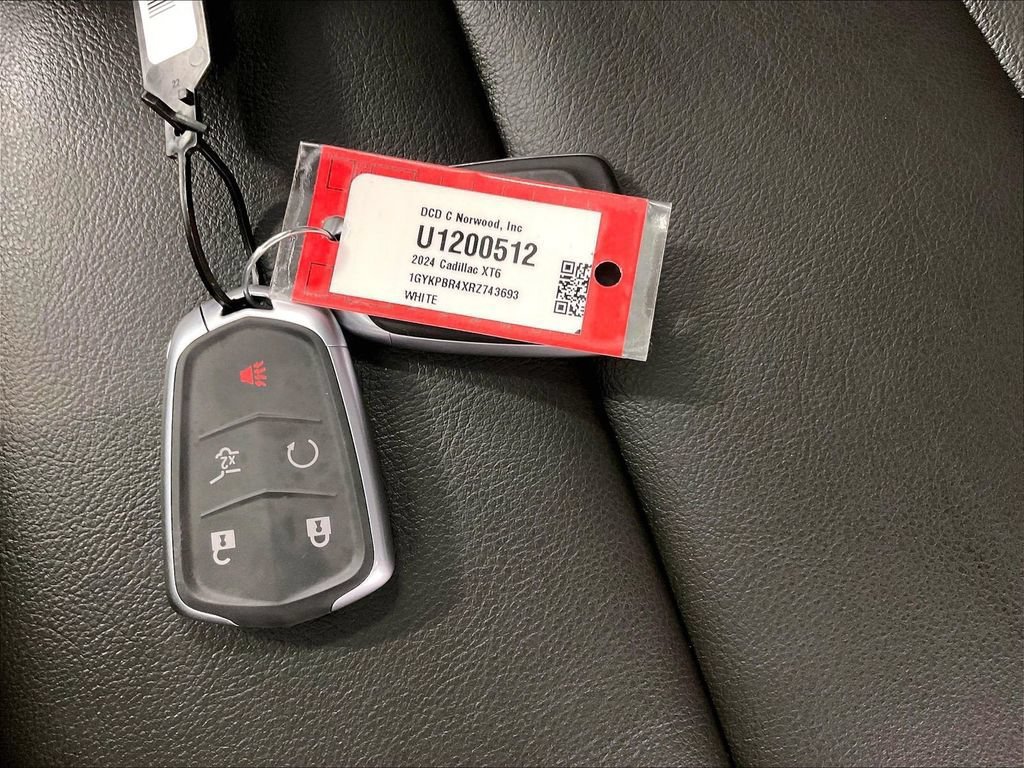 Used 2024 Cadillac XT6 Luxury w/ LPO, Floor Liner Package AWD/4WD image 32