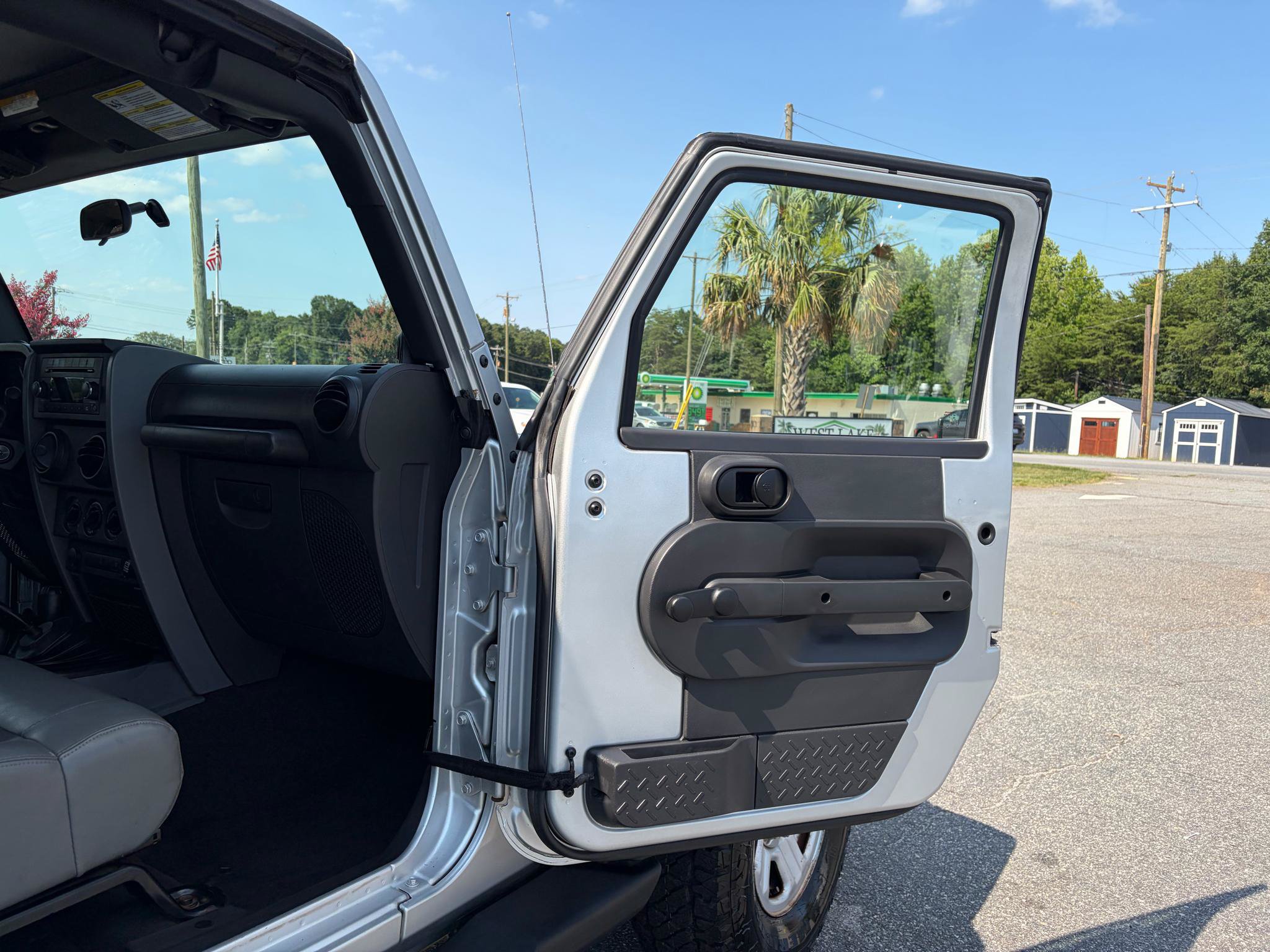 Used 2009 Jeep Wrangler X AWD/4WD image 24