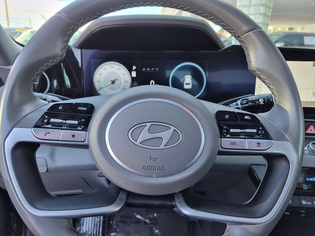 Used 2025 Hyundai Elantra SEL FWD image 21