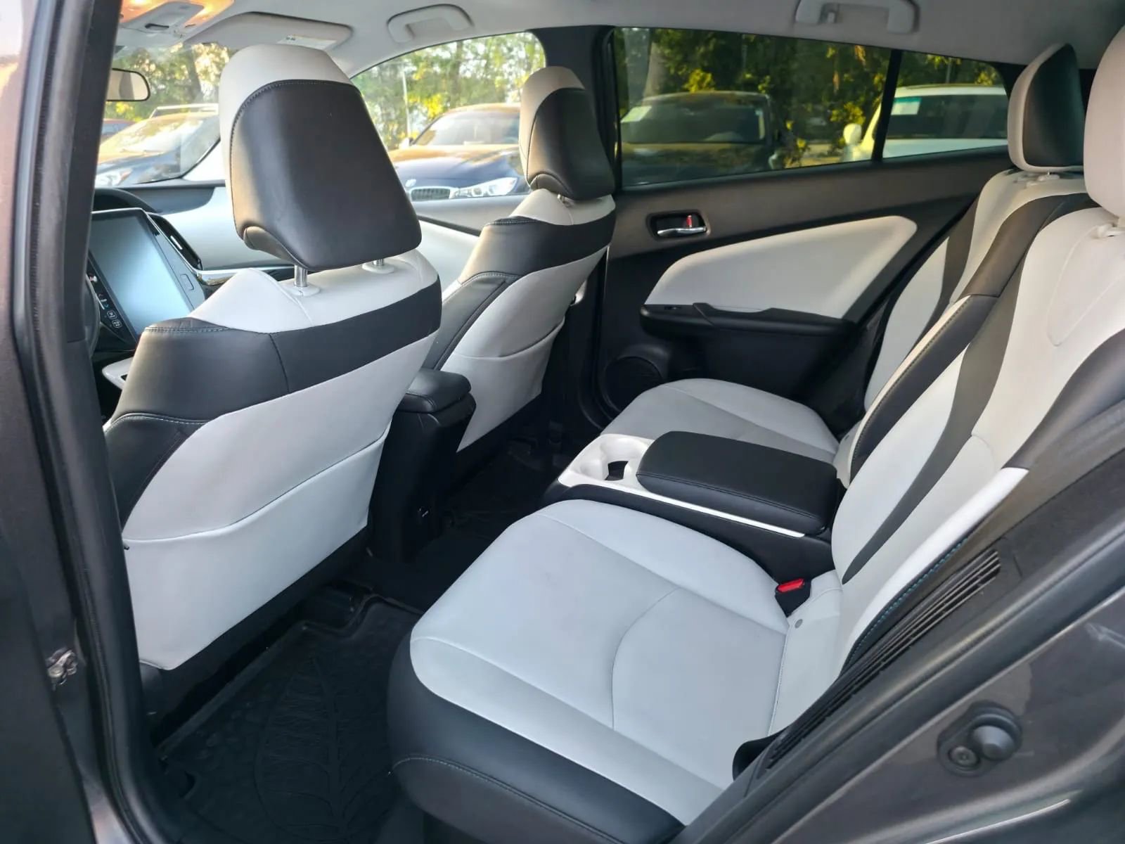 Used 2018 Toyota Prius Prime Premium image 25