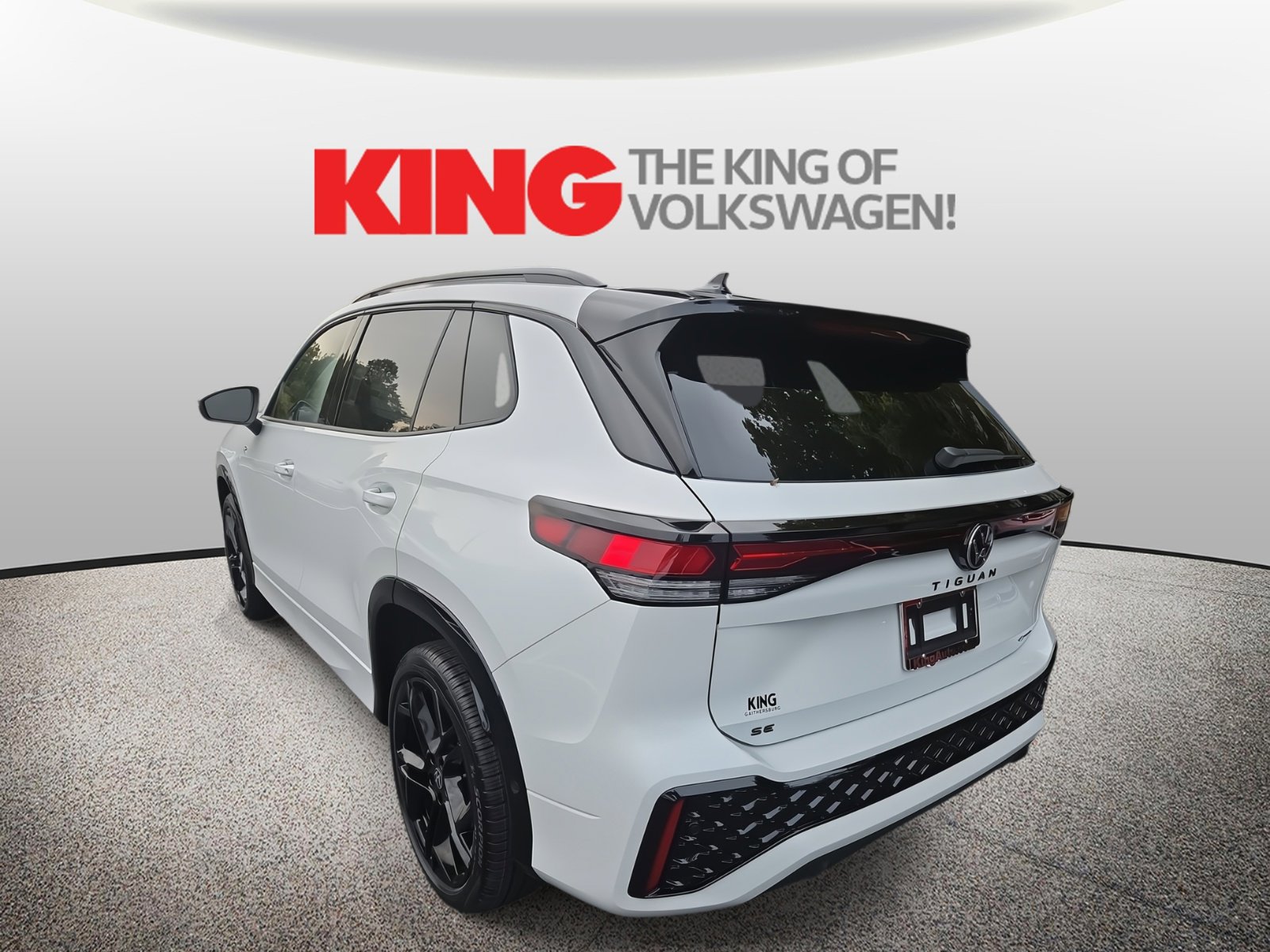 New 2025 Volkswagen Tiguan SE R-Line image 5