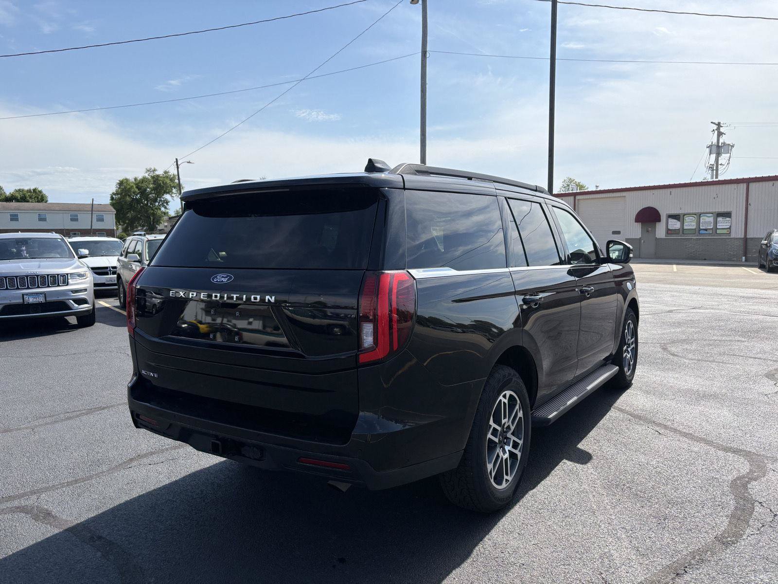 Used 2025 Ford Expedition Active AWD/4WD image 25