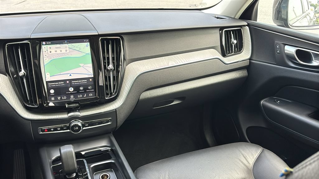 Certified 2025 Volvo XC60 B5 Plus AWD/4WD image 8