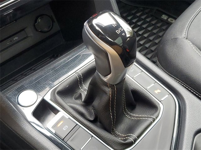 Certified 2025 Volkswagen Taos SE image 33