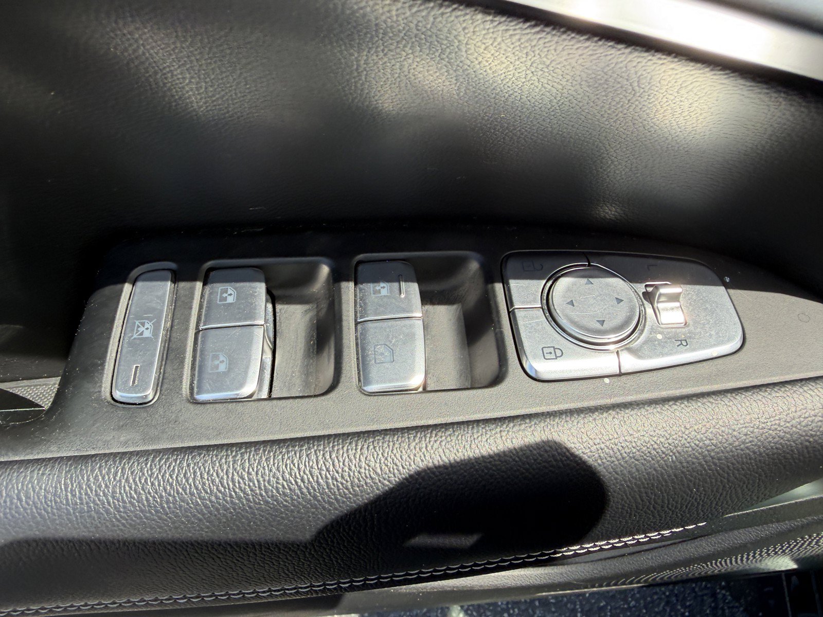 Used 2025 Genesis G70 2.5T RWD image 20