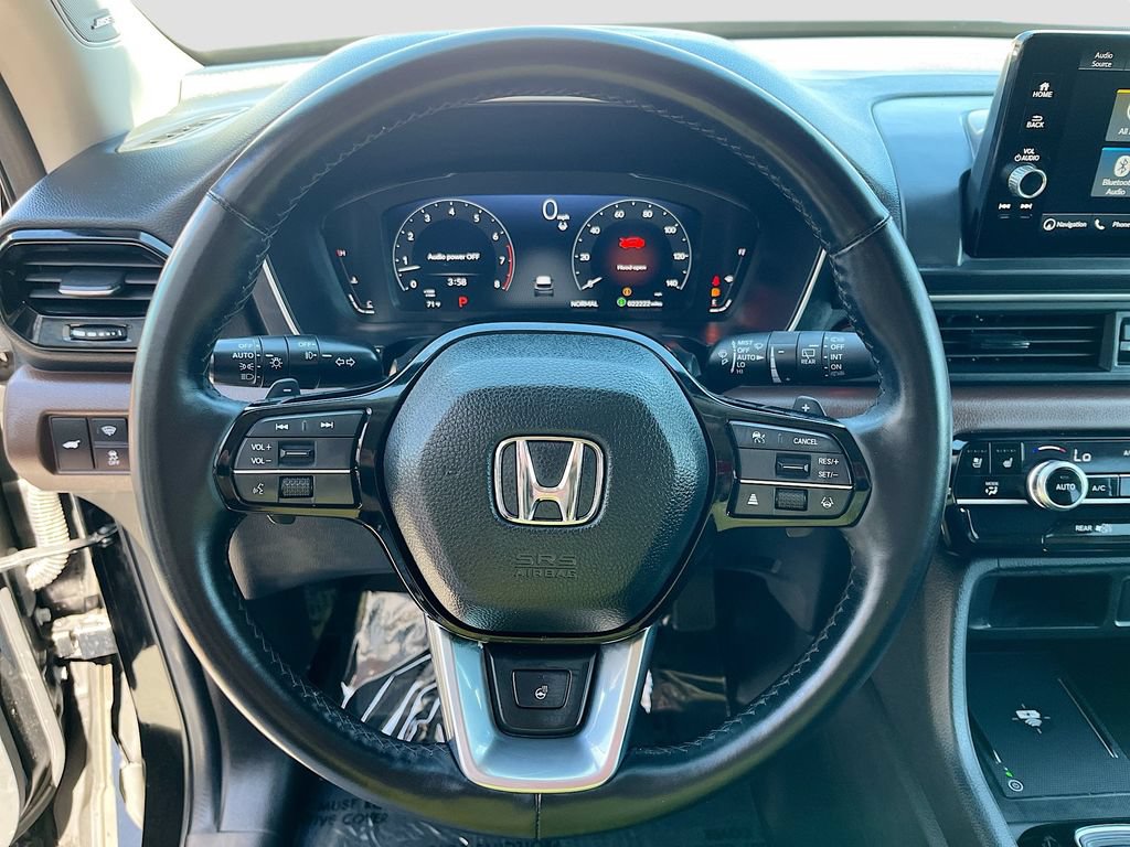 Used 2025 Honda Pilot Elite image 11