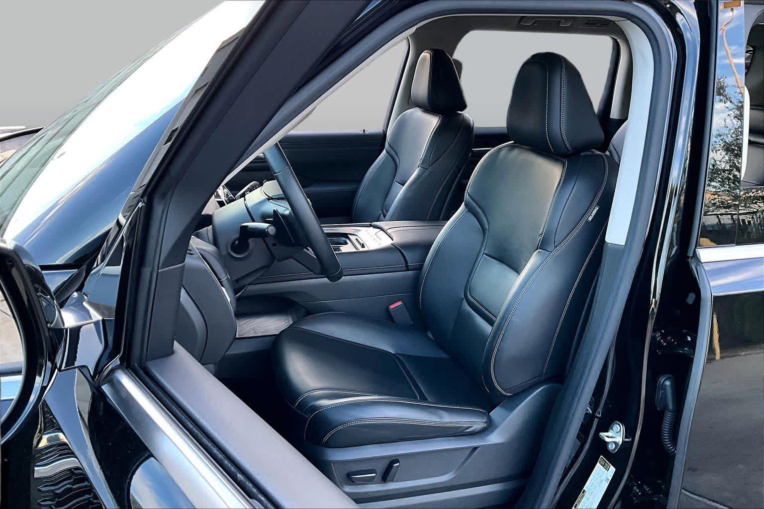 Certified 2025 Nissan Armada SV AWD/4WD image 8