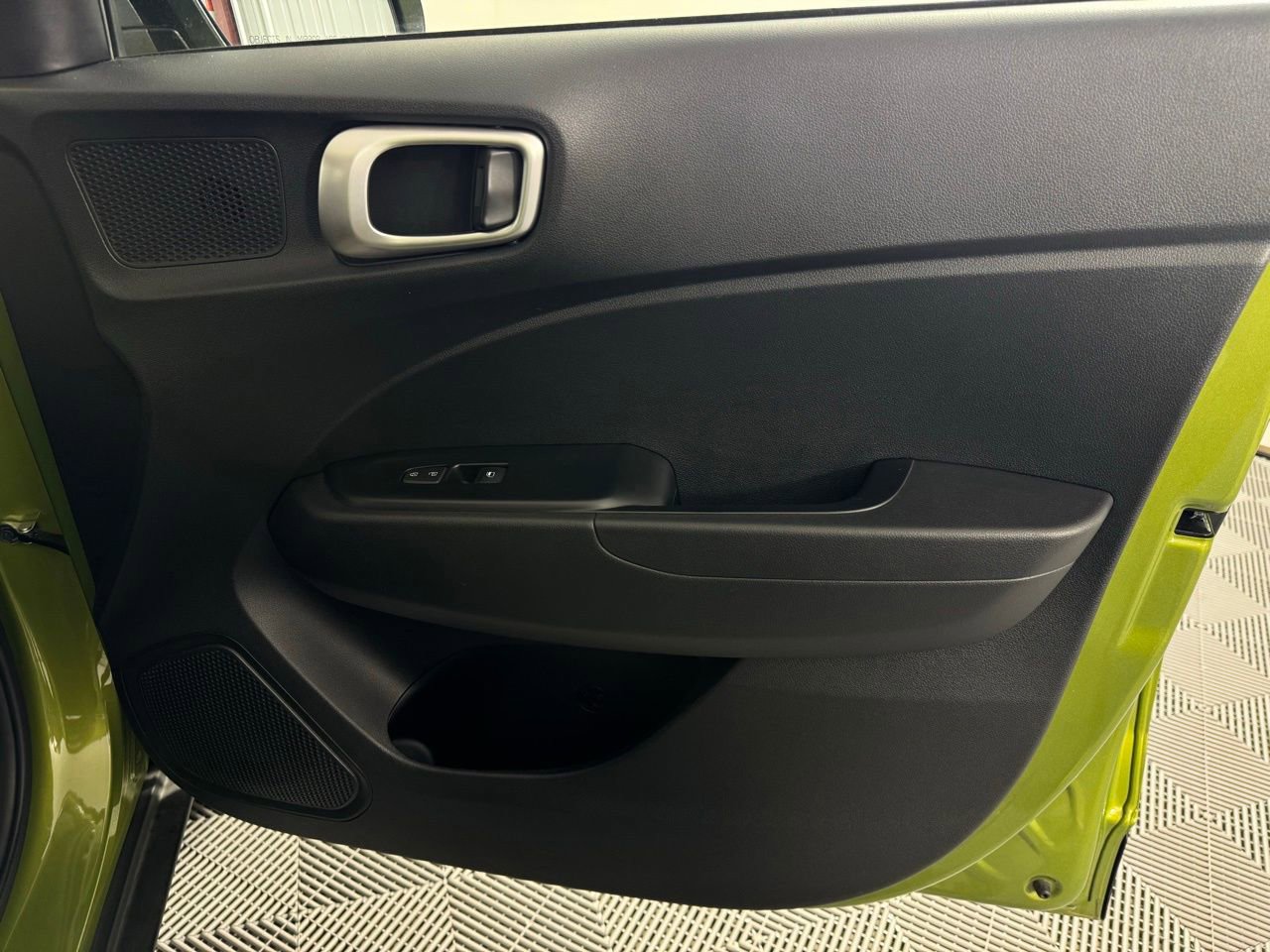 Used 2024 Hyundai Venue SEL image 30